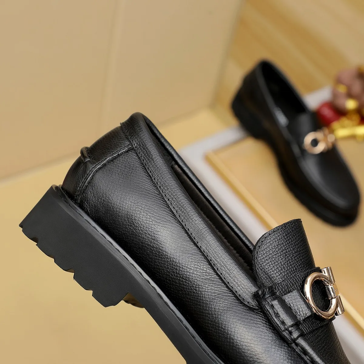 Men's shoes 💰440 Ferragamo [Ferragamo] top imported suit men's shoes 💯Original copy of the official website, product materials: selected imported embossed calfskin + luxury hardware buckle accessories ~ imported water-dyed cow 🐂 leather lining. Strong three-dimensional visual effect, original combination outsole, multiple colors available😘 Size: 39-44 (38.45.46. Customized)